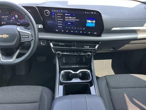 Certified 2025 Chevrolet Traverse LT FWD image 15
