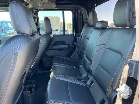 Used 2023 Jeep Gladiator Overland image 16