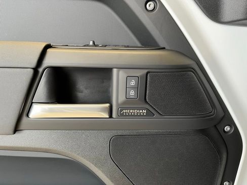 Used 2025 Land Rover Defender 110 X-Dynamic SE image 48