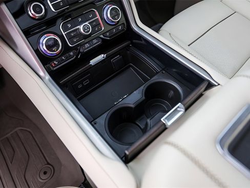 Used 2023 GMC Yukon Denali w/ Advanced Technology Package image 24