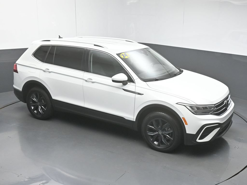 Used 2024 Volkswagen Tiguan SE FWD image 42