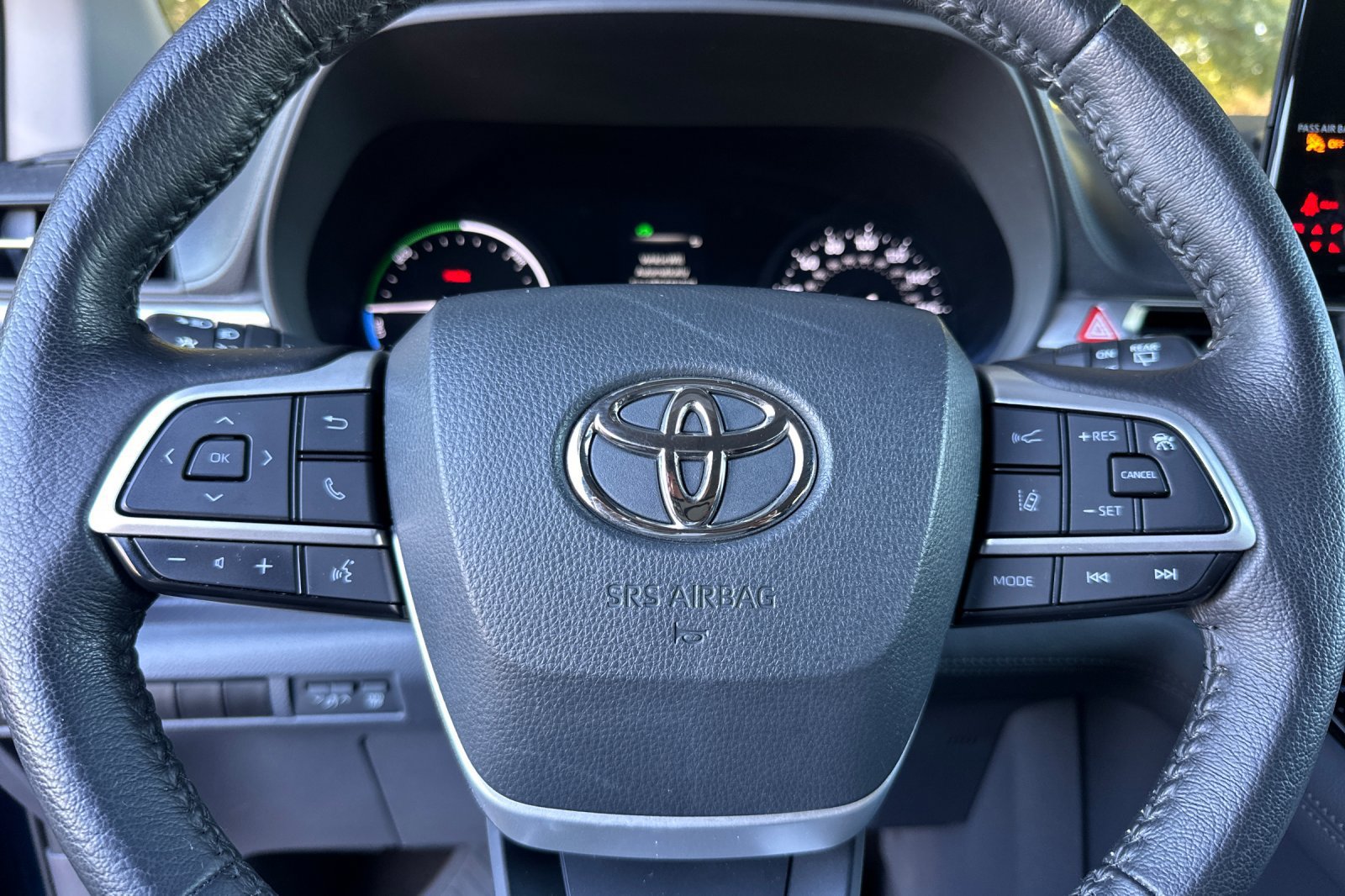 Certified 2023 Toyota Sienna XLE FWD image 28