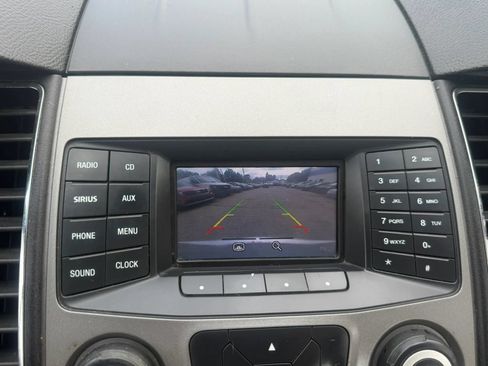 Used 2015 Ford Taurus SEL FWD image 18