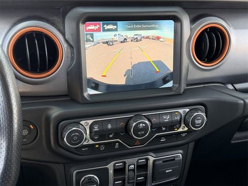 Used 2022 Jeep Gladiator Mojave w/ Cold Weather Group image 18