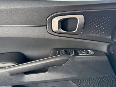 Used 2023 Kia Sorento LX image 17