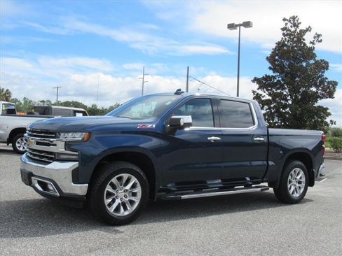 Used 2020 Chevrolet Silverado 1500 LTZ w/ LTZ Premium Package image 3