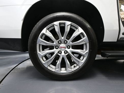 Used 2024 GMC Yukon XL Denali w/ Advanced Technology Package AWD/4WD image 17