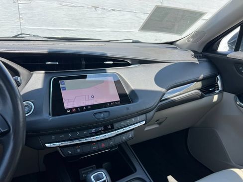 Used 2019 Cadillac XT4 Premium Luxury FWD image 38