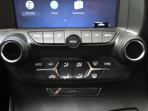 Used 2019 Chevrolet Corvette Stingray Coupe w/ Carbon Flash Badge Package RWD image 40