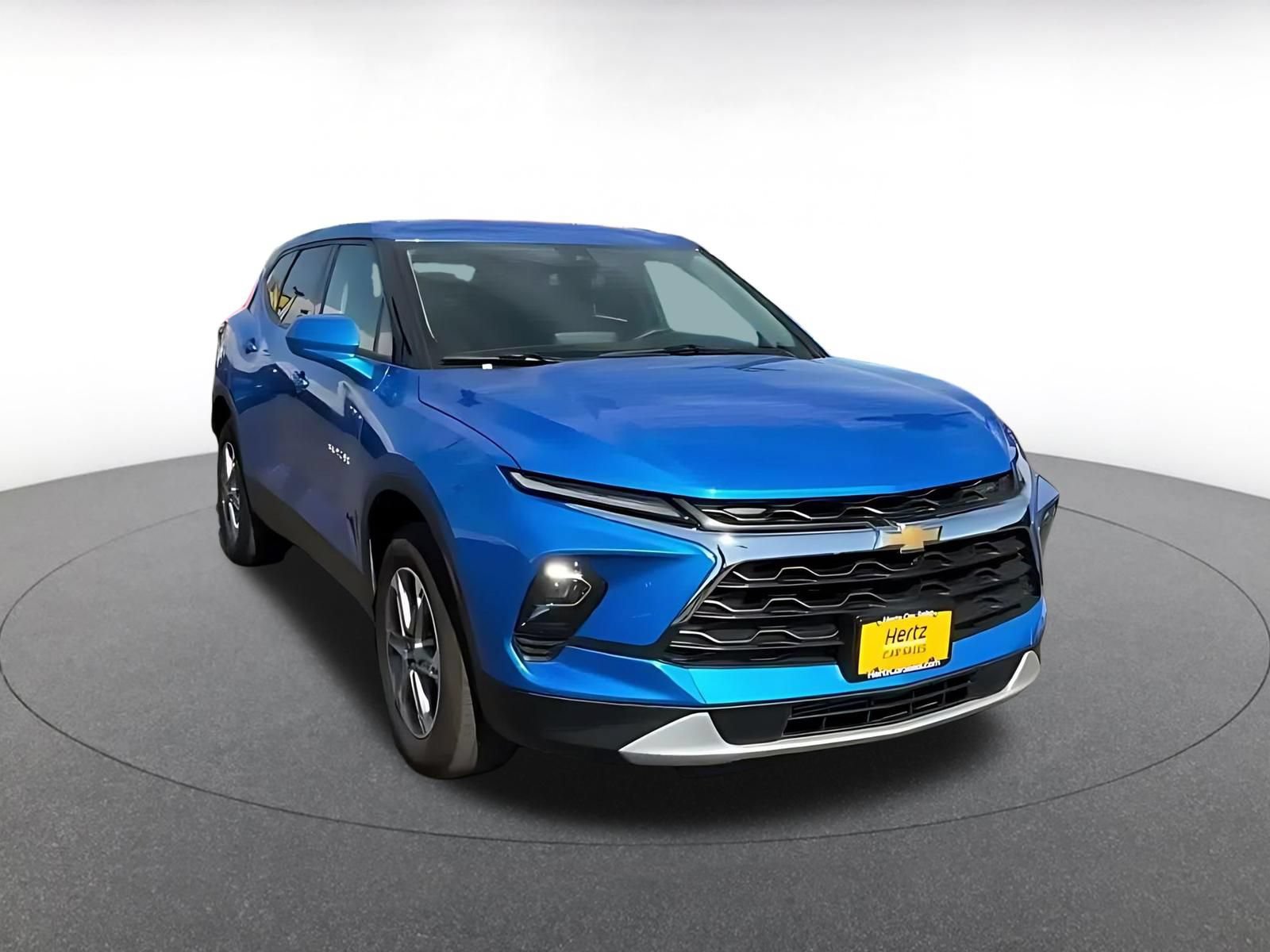 Used 2025 Chevrolet Blazer LT FWD image 3