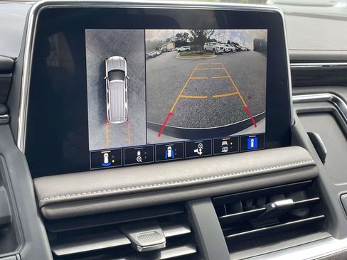 Used 2023 GMC Yukon SLT w/ SLT Luxury Package image 29