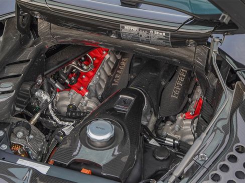 Used 2023 Ferrari SF90 Spider image 45