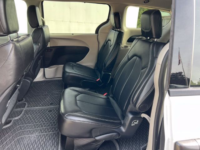 Used 2024 Chrysler Pacifica Touring-L w/ Road Tripper Package FWD image 4