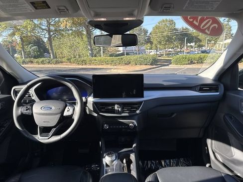 Used 2023 Ford Escape Platinum AWD/4WD image 19