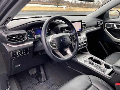 Certified 2024 Ford Explorer XLT w/ Equipment Group 202A image 15