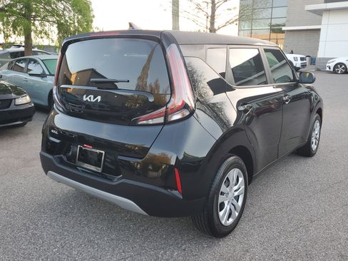 Used 2025 Kia Soul LX image 3