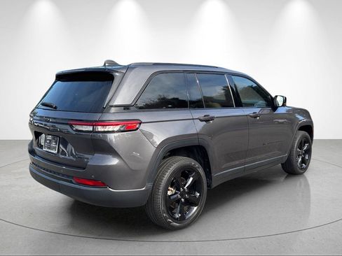 Used 2023 Jeep Grand Cherokee Limited w/ Black Appearance Package RWD image 5