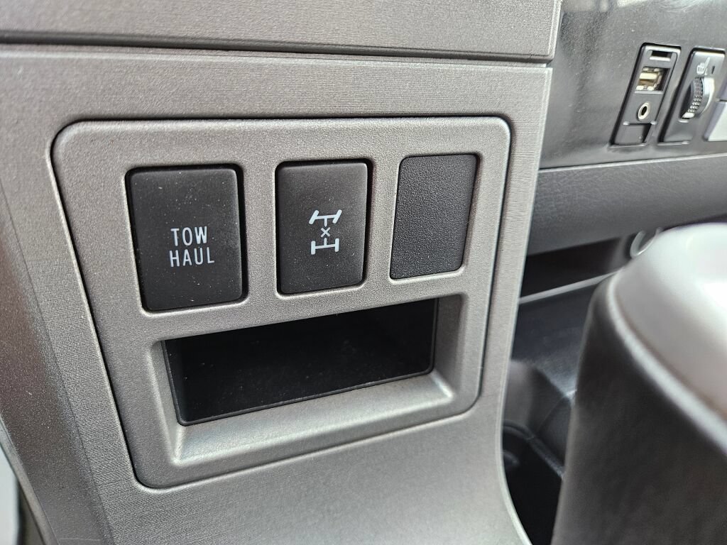 Used 2011 Toyota Sequoia Limited AWD/4WD image 28