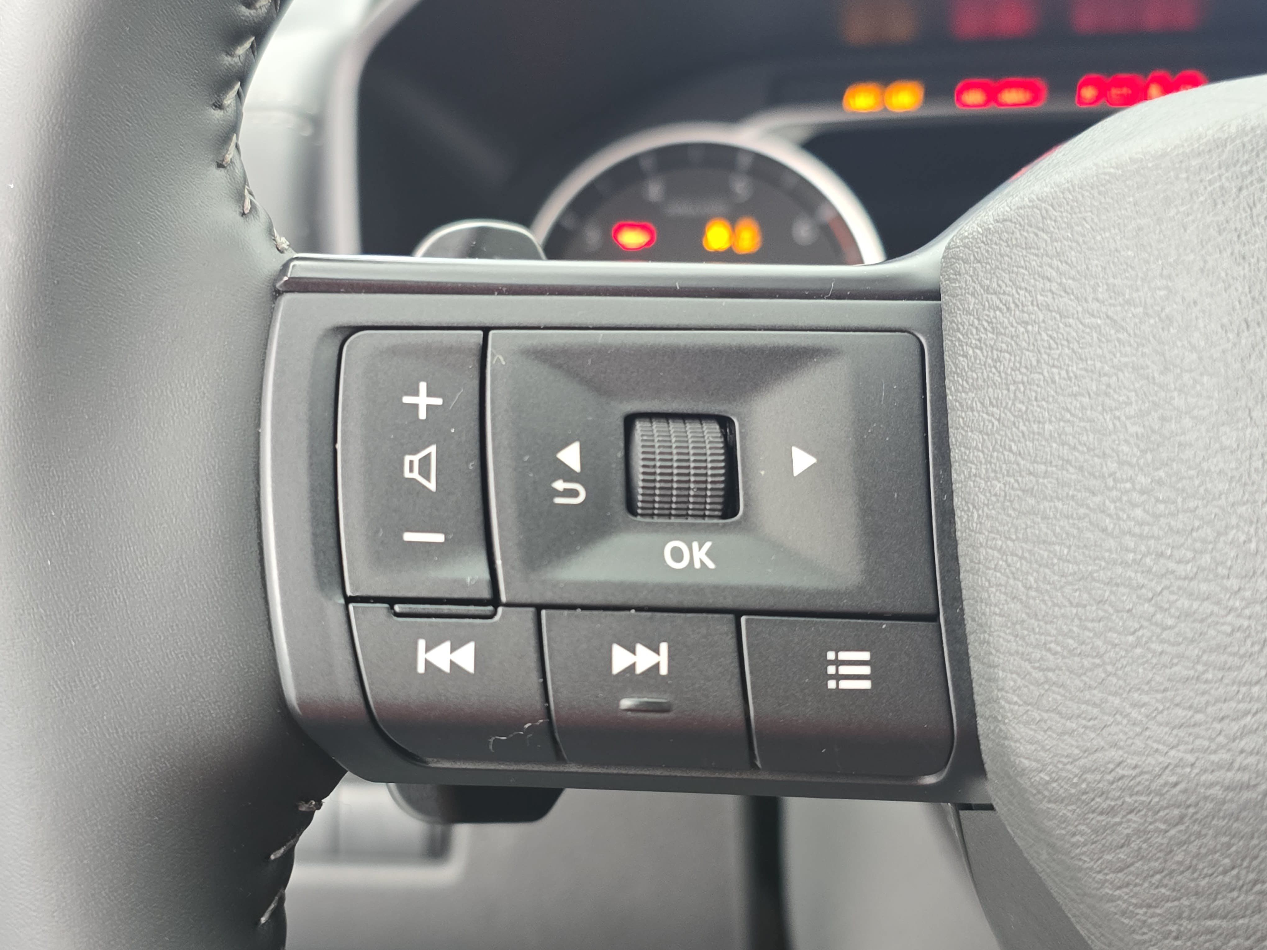 Certified 2026 Nissan Rogue SV FWD image 17