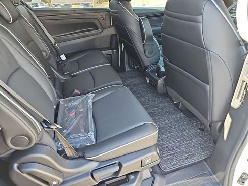 New 2026 Honda Odyssey Touring image 11