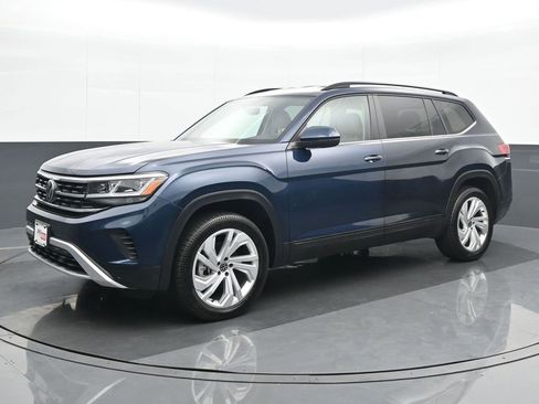 Used 2022 Volkswagen Atlas SE image 2