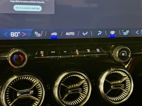 Used 2024 Chevrolet Blazer EV LT image 24