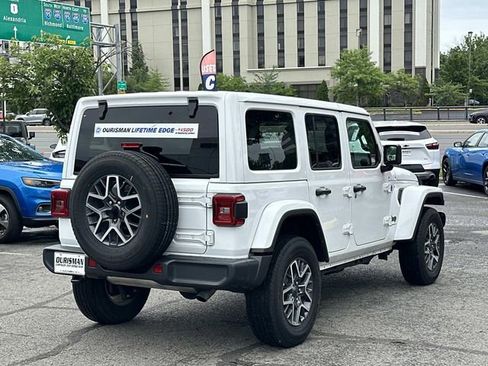 Used 2025 Jeep Wrangler Unlimited Sahara AWD/4WD image 3