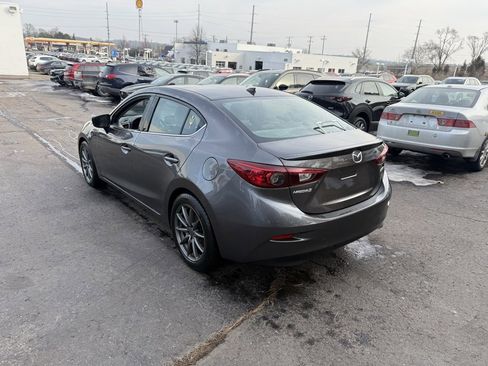 Used 2018 MAZDA MAZDA3 Touring image 2