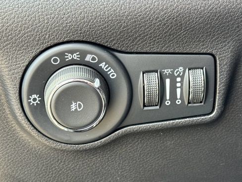 Used 2025 Jeep Compass Trailhawk AWD/4WD image 28
