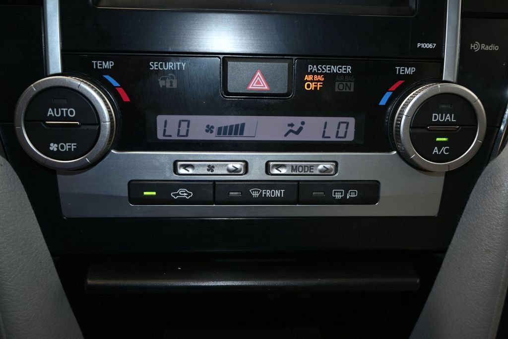 Used 2012 Toyota Camry XLE FWD image 17