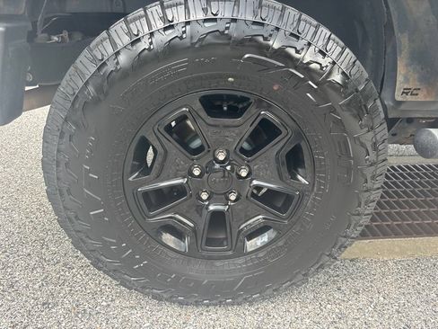 Used 2016 Jeep Wrangler Sport AWD/4WD image 3