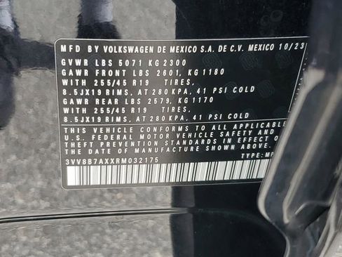 Used 2024 Volkswagen Tiguan SE R-Line image 34