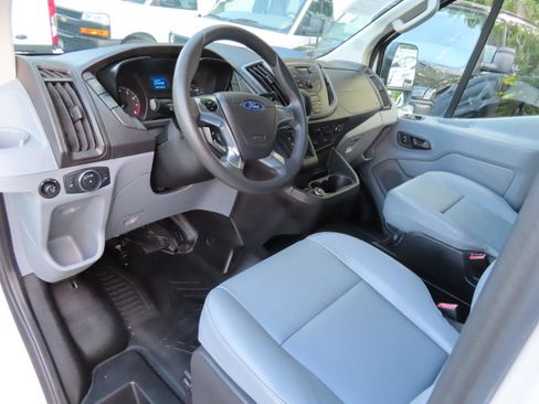 Used 2018 Ford Transit 250 130 Low Roof RWD image 9