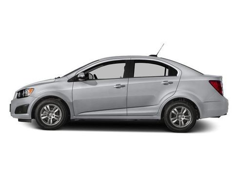 Used 2016 Chevrolet Sonic LT w/ Wheels and Fog Lamp Package FWD image 3