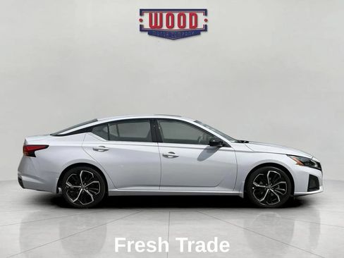 Used 2024 Nissan Altima 2.5 SR w/ SR Premium Package FWD image 6
