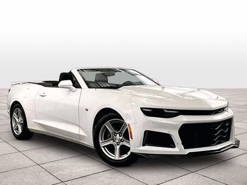 Used 2022 Chevrolet Camaro LT RWD image 2