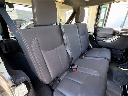 Used 2016 Jeep Wrangler Unlimited Rubicon w/ Connectivity Group image 19