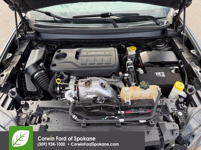 Used 2019 Jeep Cherokee Latitude Plus w/ Comfort/Convenience Group AWD/4WD image 36