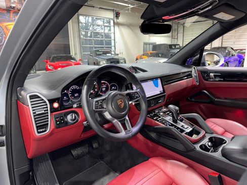 Used 2020 Porsche Cayenne image 50