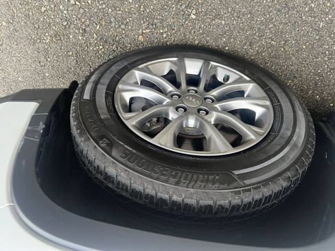 Used 2019 Jeep Cherokee Latitude Plus AWD/4WD image 10