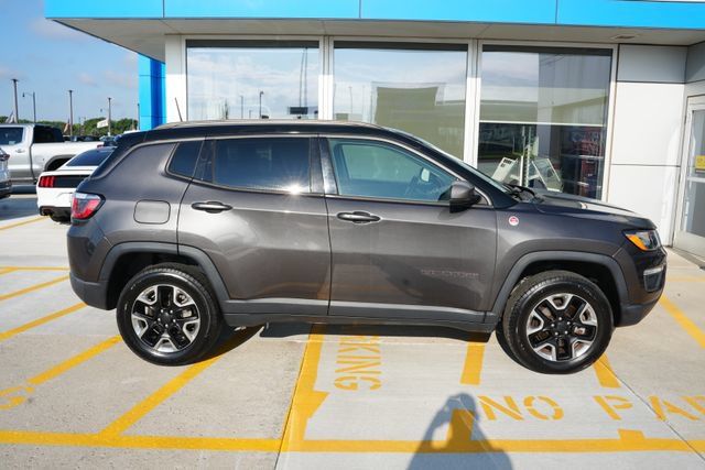 Used 2018 Jeep Compass Trailhawk w/ Cold Weather Group AWD/4WD image 31