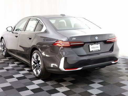 New 2025 BMW i5 xDrive40 w/ Premium Package image 16