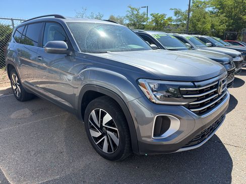 Used 2025 Volkswagen Atlas SE AWD/4WD image 6