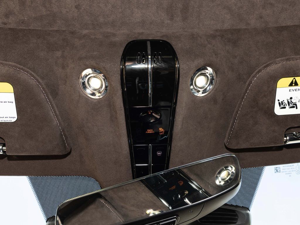 Used 2025 Aston Martin V8 Vantage Coupe RWD image 42