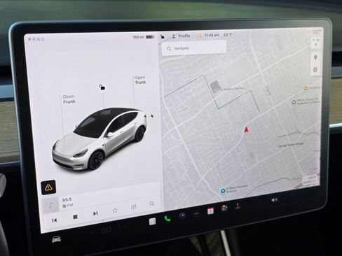 Used 2021 Tesla Model Y Long Range image 18