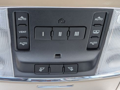 Used 2011 Chrysler 300 C w/ Sound Group RWD image 32