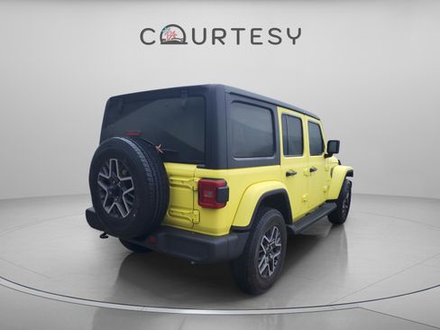Used 2024 Jeep Wrangler Sahara image 4