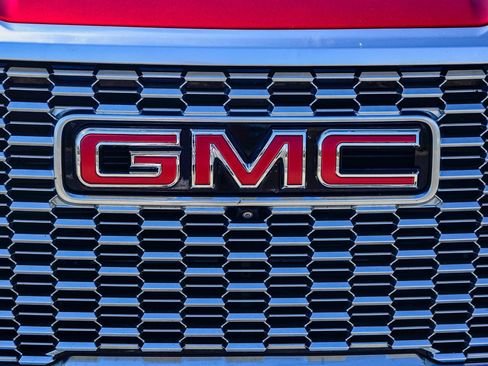 Used 2024 GMC Yukon Denali AWD/4WD image 13