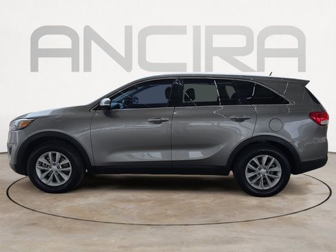 Used 2017 Kia Sorento L image 5