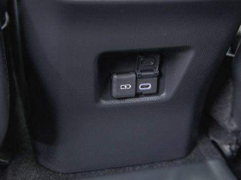 Certified 2025 Toyota RAV4 XSE AWD/4WD image 32